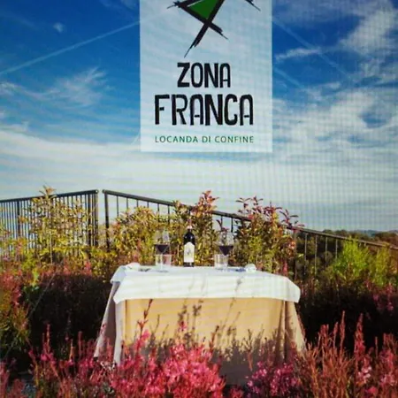 Zona Franca 여관 *